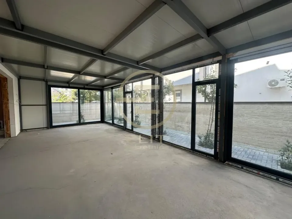 Izdavanje, poslovni prostor, 314m², Bulevar patrijarha Pavla, Novi Sad Sve Podlokacije