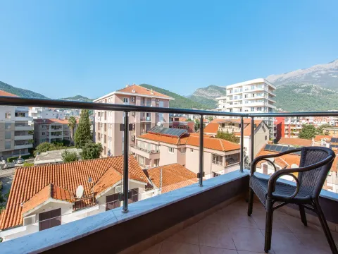 Rent, three bedroom apartment, 60m², Budva, Crna Gora - image 19