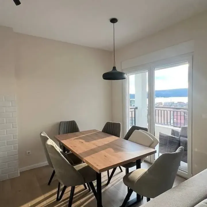 Izdavanje, jednosoban stan, 50m², Kalimanj, Tivat