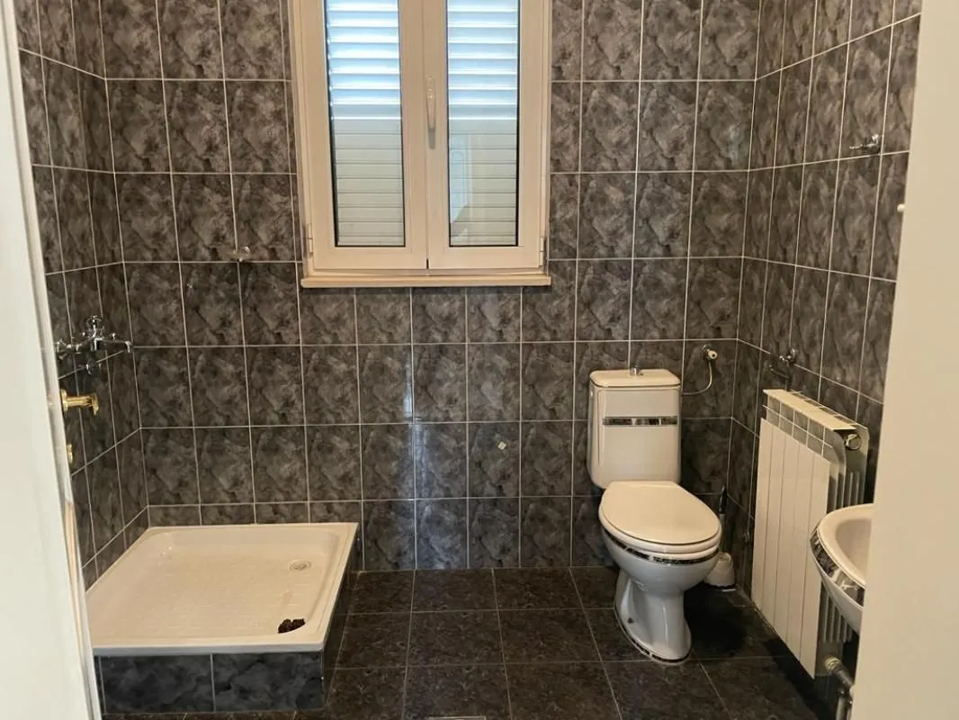 Prodaja, kuća, 254m², Tološi, Podgorica
