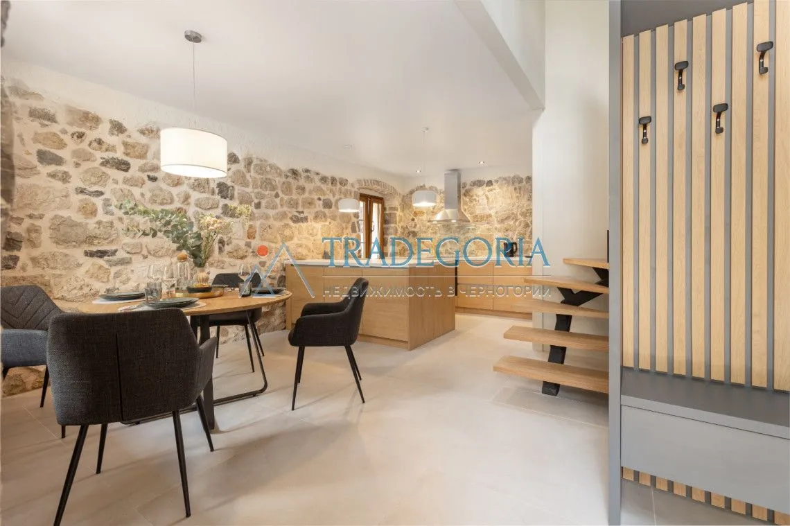 Prodaja, kuća, 170m², Škaljari, Kotor