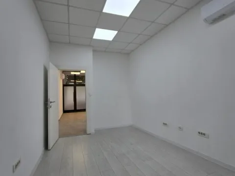 Izdavanje, poslovni prostor, 294m², Blok 5, Podgorica - image 6