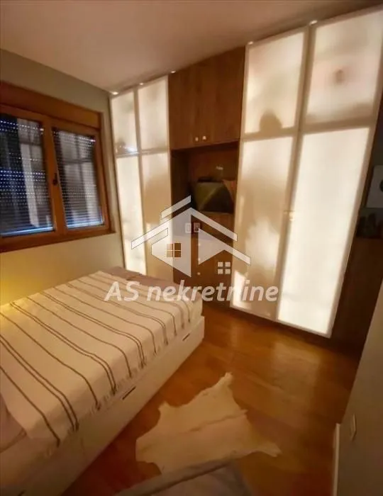 Izdavanje, dvosoban stan, 41m², Savski Venac, Beograd