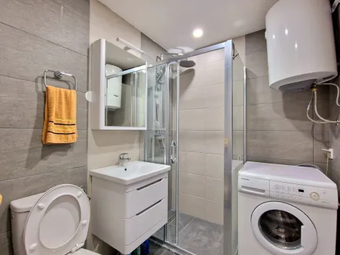 Izdavanje, dvosoban stan, 70m², Bečići, Budva - image 10