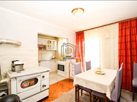 Prodaja, kuća, 260m², Stari Aerodrom, Podgorica - image 4