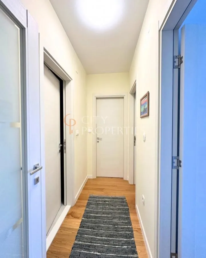 Izdavanje, trosoban stan, 95m², Central Point, Podgorica