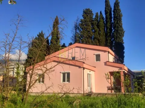 Sale, house, 210m², Bar, Crna Gora - image 1