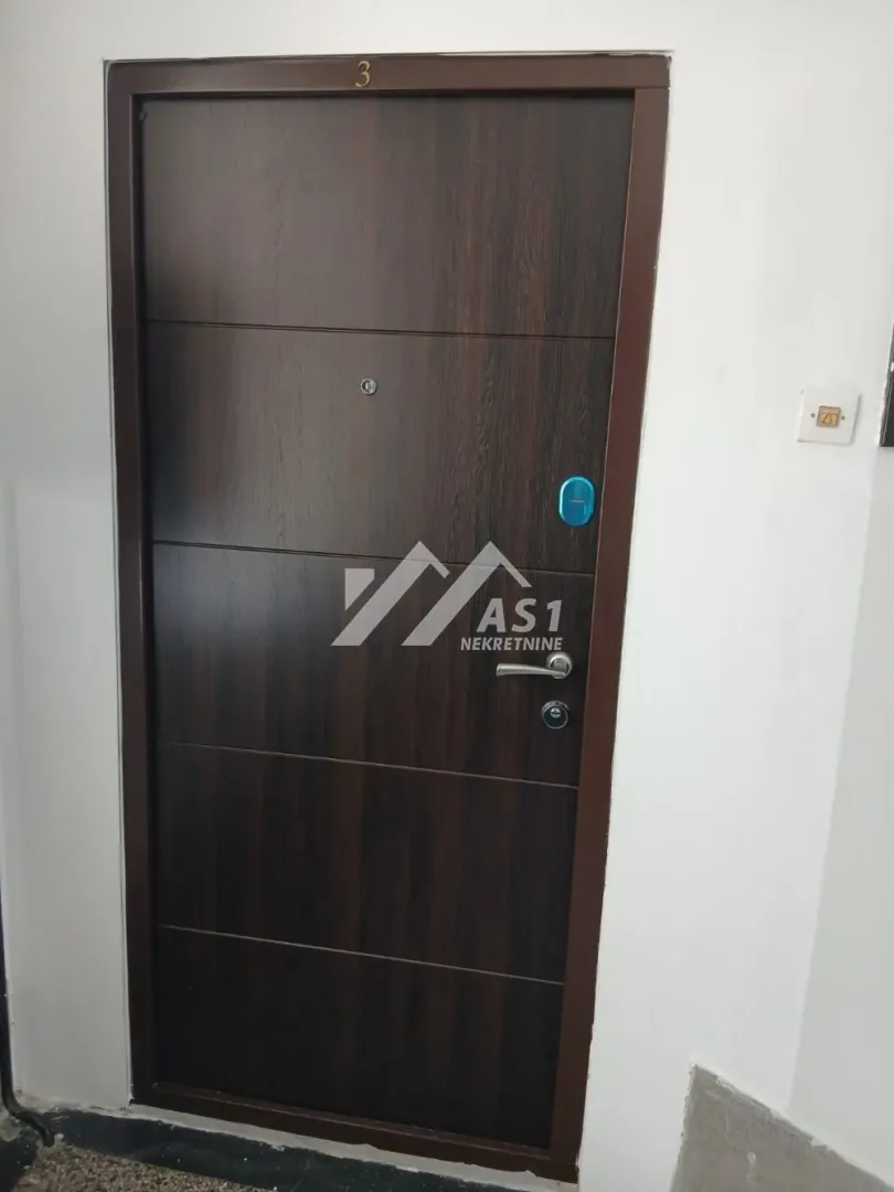 Izdavanje, trosoban stan, 61m², Centar, Novi Sad