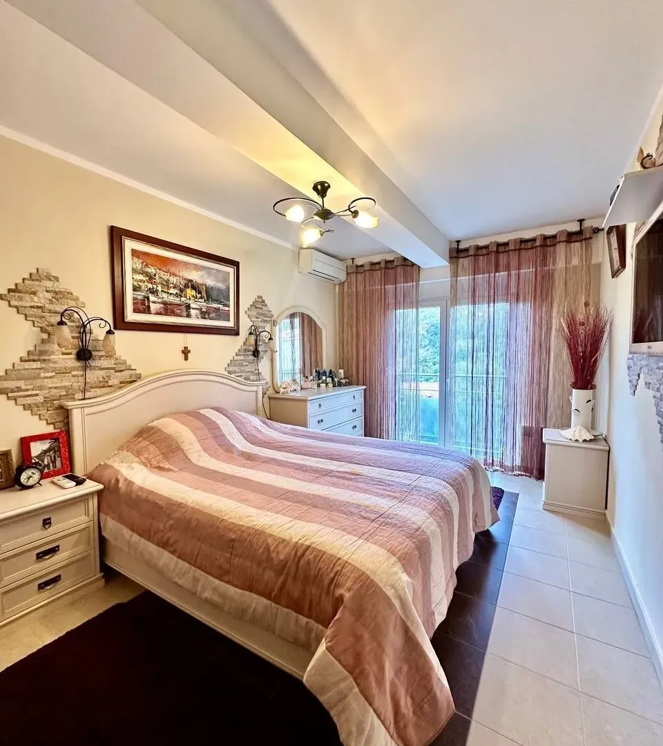 Prodaja, dvosoban stan, 86m², Kamenovo, Budva
