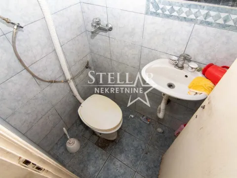 Izdavanje, poslovni prostor, 130m², Blok 9, Podgorica - image 2