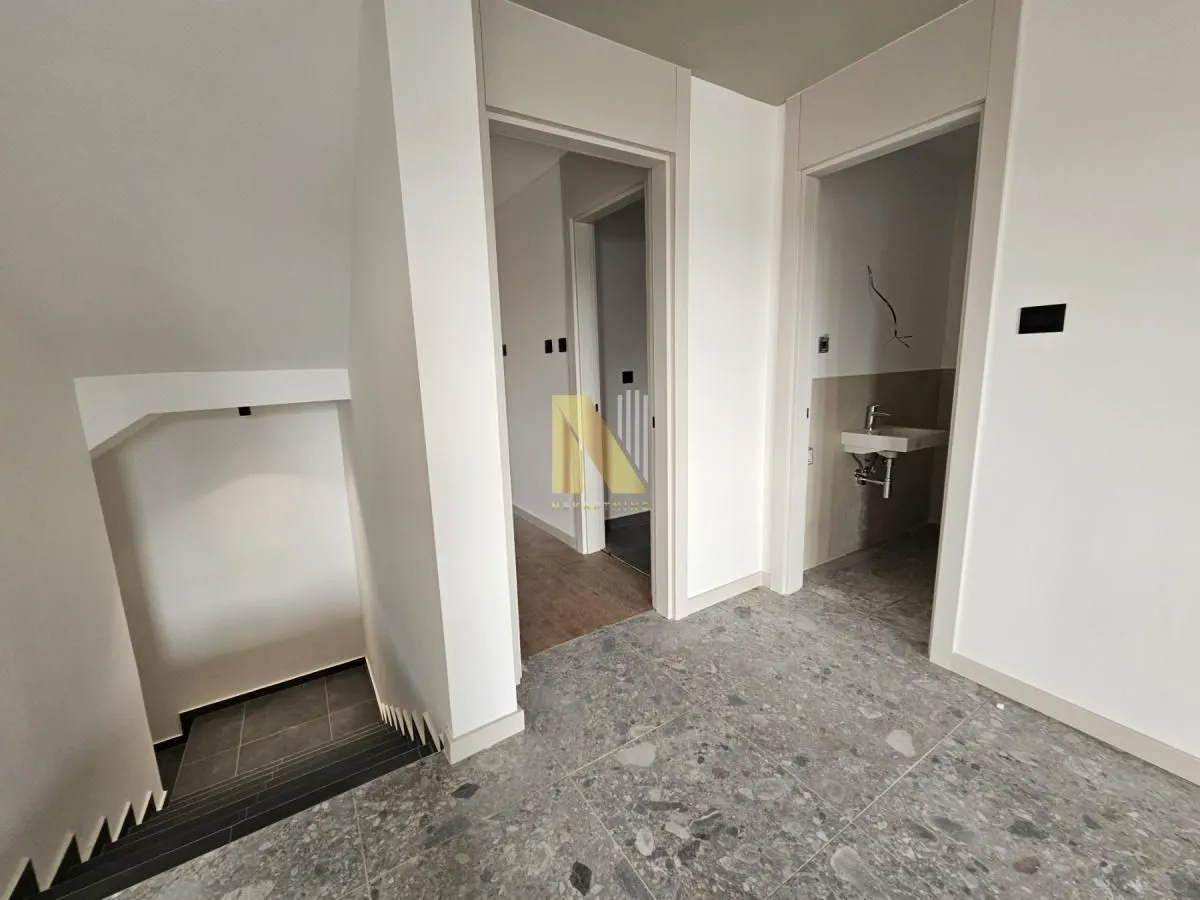 Prodaja, stan, 221m², Bulevar patrijarha Pavla, Novi Sad Sve Podlokacije