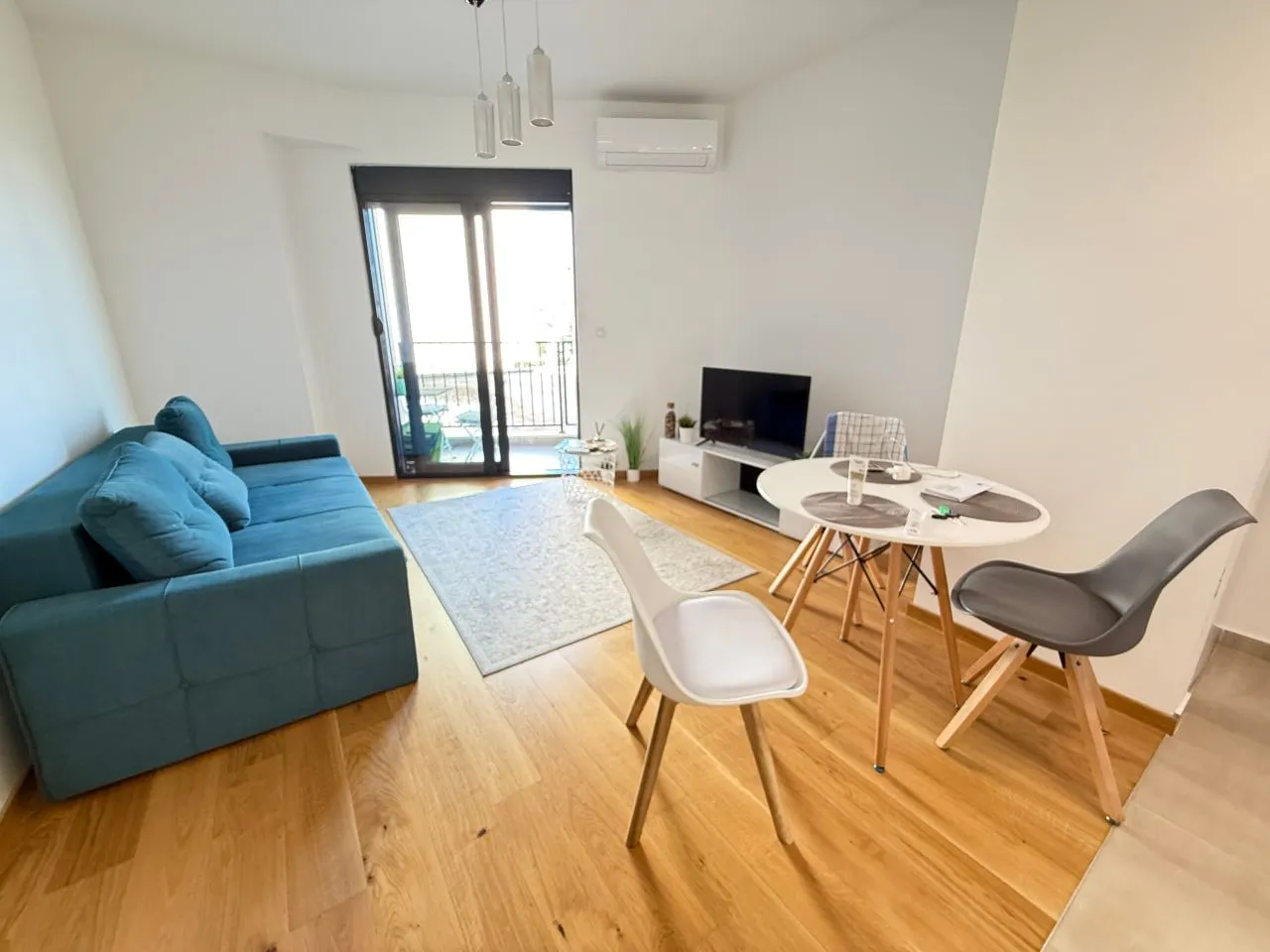Izdavanje, jednosoban stan, 38m², Bečići, Budva