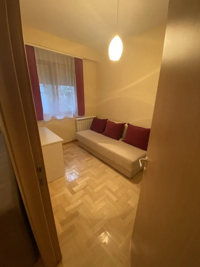 Izdavanje, jednosoban stan, 32m², Stari grad, Novi Sad