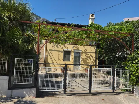 Rent, house, 28m², Šušanj, Bar - image 1