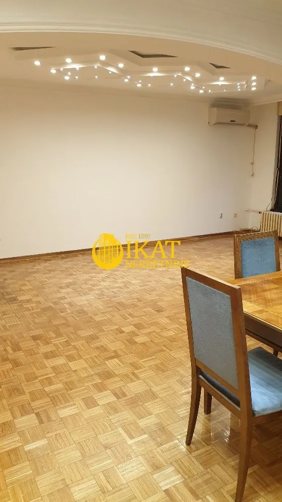Rent, four bedroom apartment, 115m², Kalenić Pijaca, Vračar Sve Podlokacije