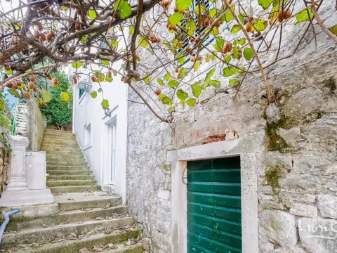 Prodaja, kuća, 333m², Kostanjica, Kotor - image 15