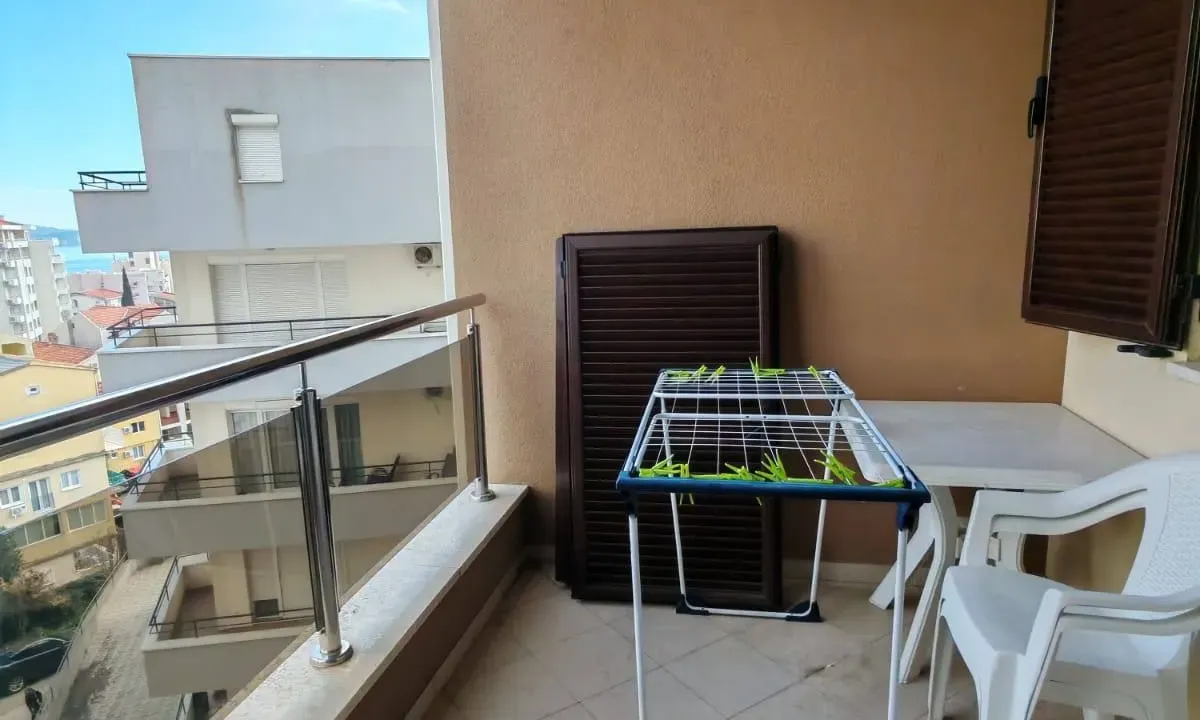 Izdavanje, jednosoban stan, 45m², Bečići, Budva