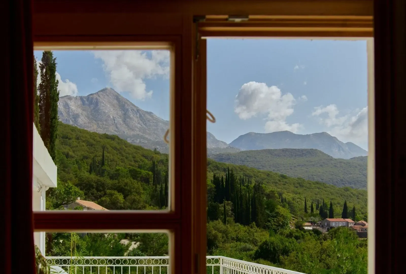 Prodaja, kuća, 300m², Sutorina, Herceg Novi