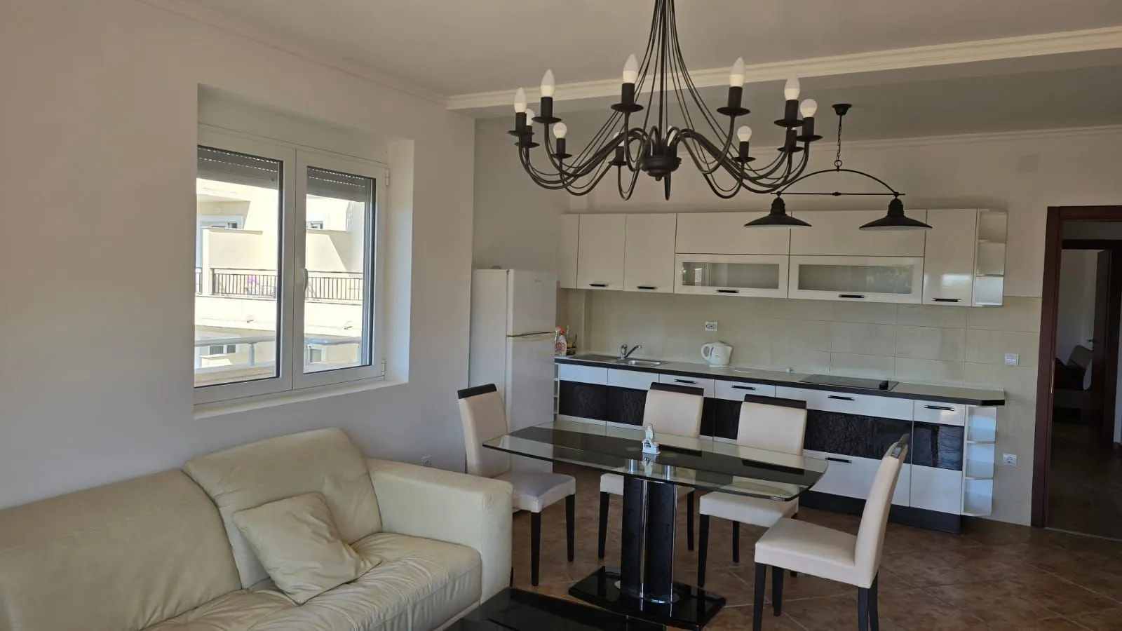 Prodaja, dvosoban stan, 93m², Buljarica, Budva