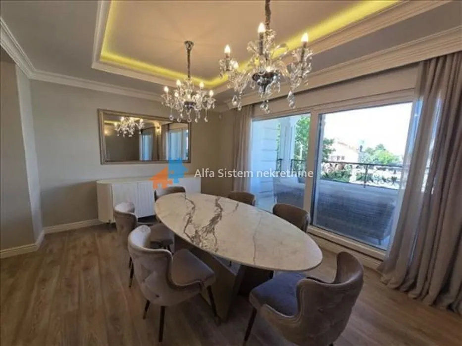 Izdavanje, stan, 215m², Savski Venac, Beograd