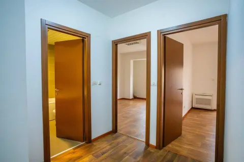 Izdavanje, četvorosoban stan, 112m², City Kvart, Podgorica - image 3