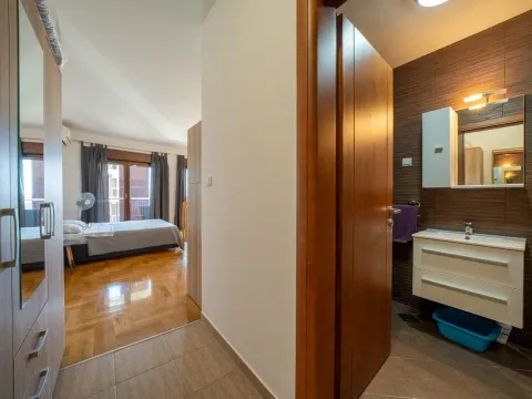 Sale, one bedroom apartment, 50m², Bečići, Budva - image 10