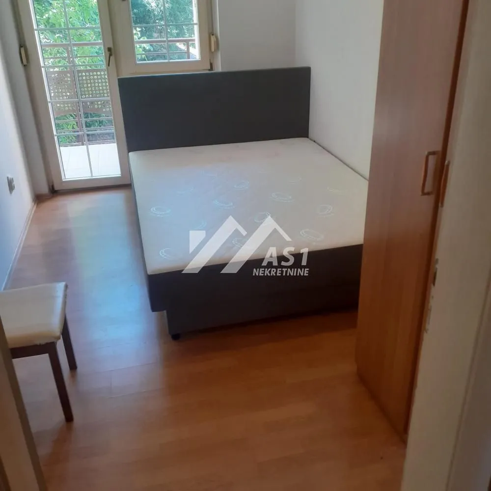 Izdavanje, dvosoban stan, 44m², Centar, Novi Sad