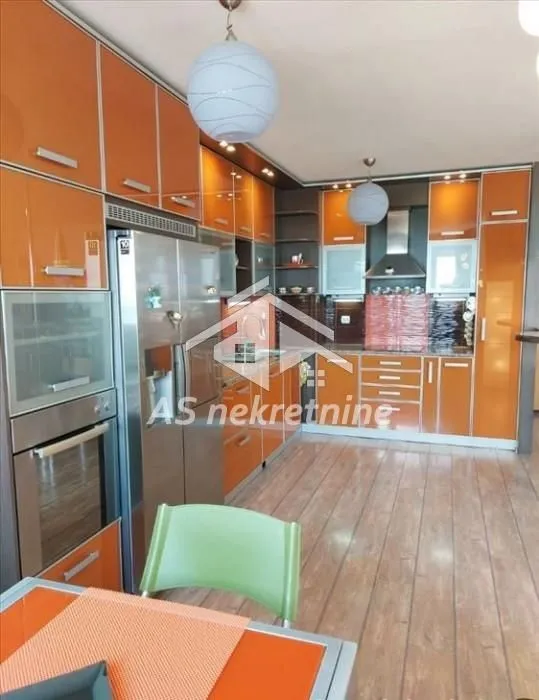Rent, four bedroom apartment, 115m², Hala Pionir, Palilula Sve Podlokacije