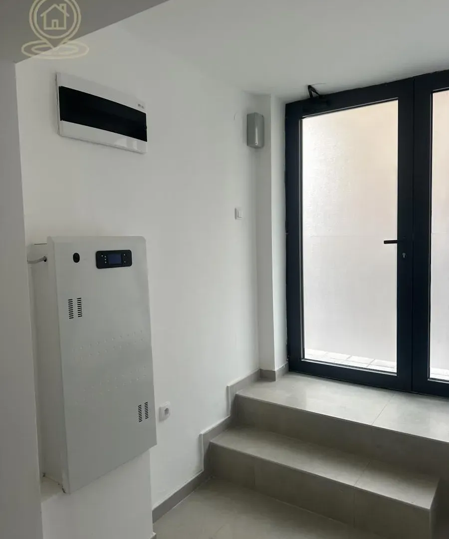 Rent, office space, 93m², Medijana, Niš