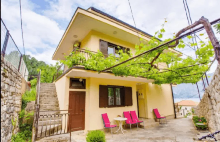 Izdavanje, kuća, 200m², Prčanj, Kotor