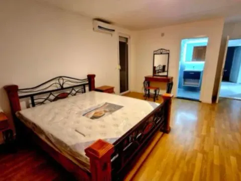 Izdavanje, trosoban stan, 135m², Tomba, Bar - image 6