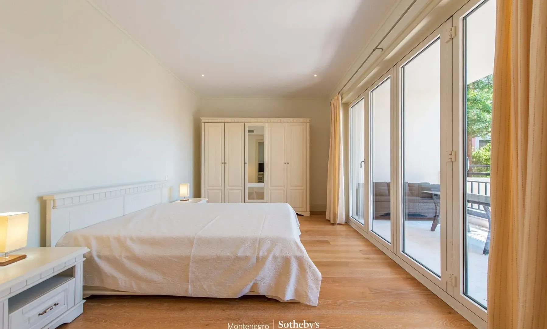 Izdavanje, dvosoban stan, 148m², Porto Montenegro, Tivat