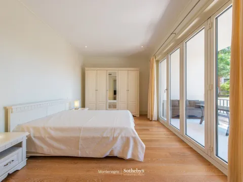 Izdavanje, dvosoban stan, 148m², Porto Montenegro, Tivat - image 13