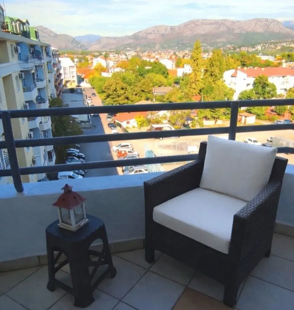 Izdavanje, jednosoban stan, 38m², Stari Aerodrom, Podgorica