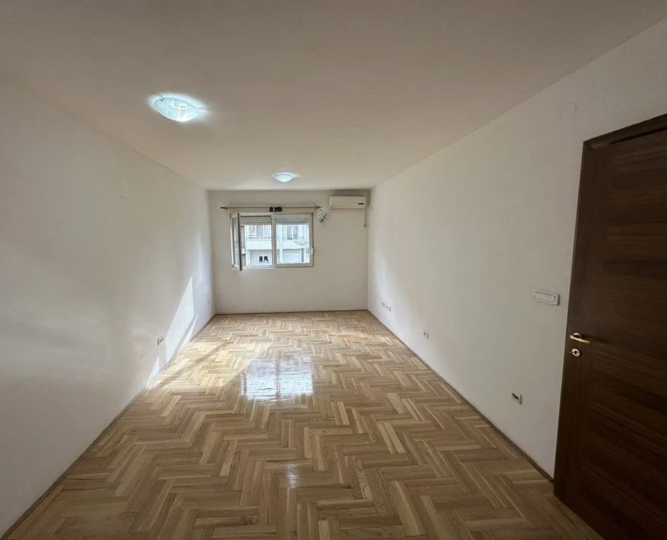 Izdavanje, jednosoban stan, 44m², Tuški Put, Podgorica