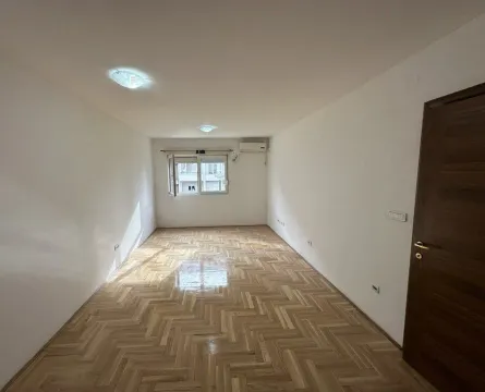 Izdavanje, jednosoban stan, 44m², Tuški Put, Podgorica - image 5