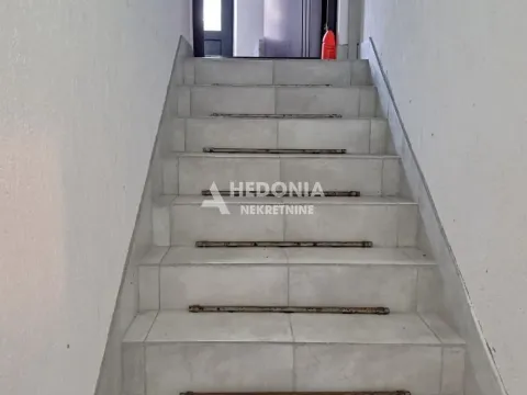 Izdavanje, poslovni prostor, 75m², Stari Grad, Beograd - image 6