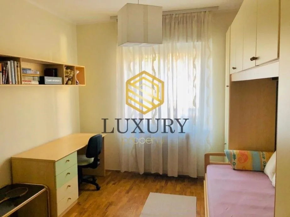 Izdavanje, trosoban stan, 125m², Gorica C, Podgorica