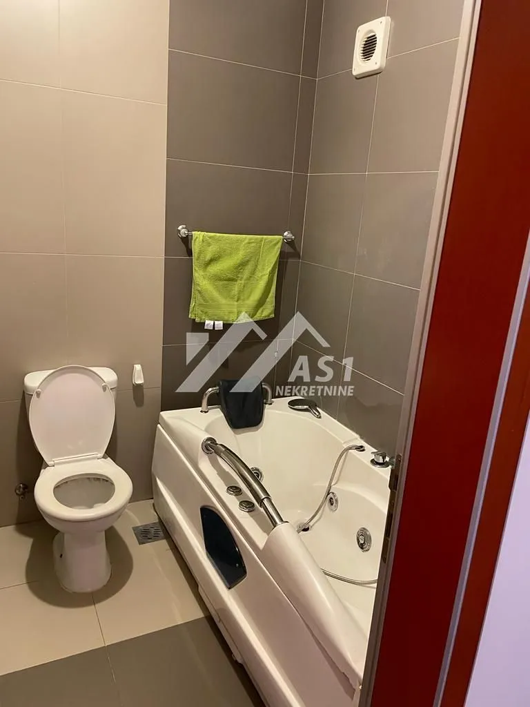 Izdavanje, dvosoban stan, 52m², Centar, Novi Sad