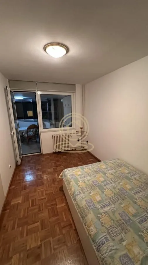Izdavanje, četvorosoban stan, 100m², Savski Venac, Beograd