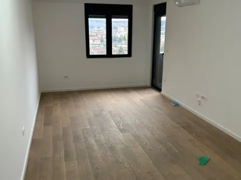 Prodaja, jednosoban stan, 43m², Stari Aerodrom, Podgorica - image 1