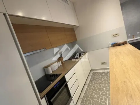 Izdavanje, trosoban stan, 102m², Centar, Novi Sad - image 5