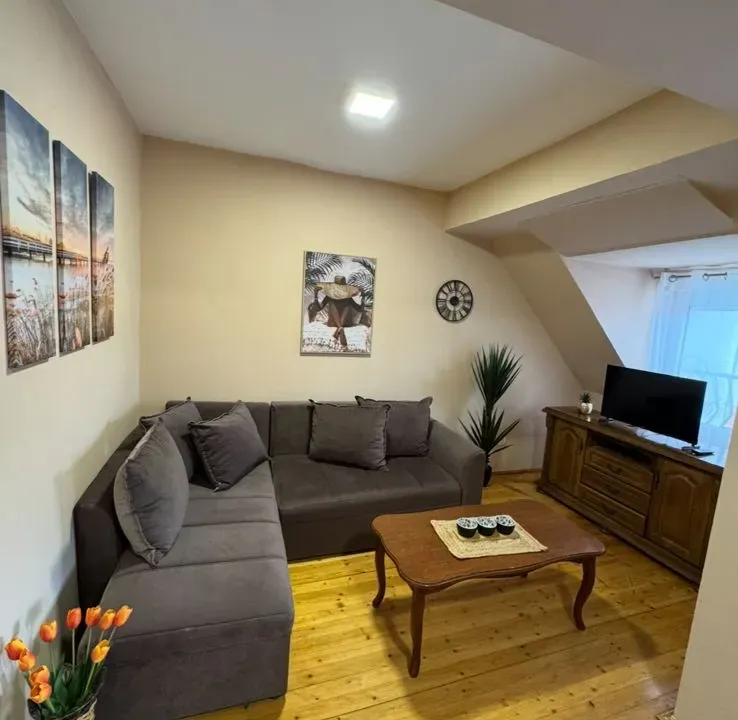 Izdavanje, dvosoban stan, 65m², Centar, Kolašin