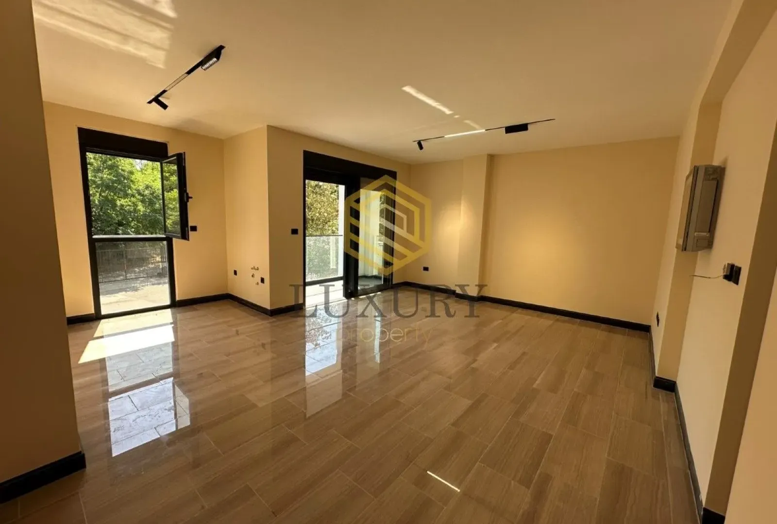 Izdavanje, trosoban stan, 111m², Zagorič, Podgorica