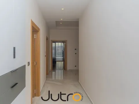 Izdavanje, trosoban stan, 120m², Podgorica, Crna Gora - image 8