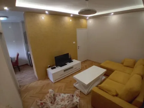 Izdavanje, jednosoban stan, 35m², Autobuska stanica, Podgorica - image 1