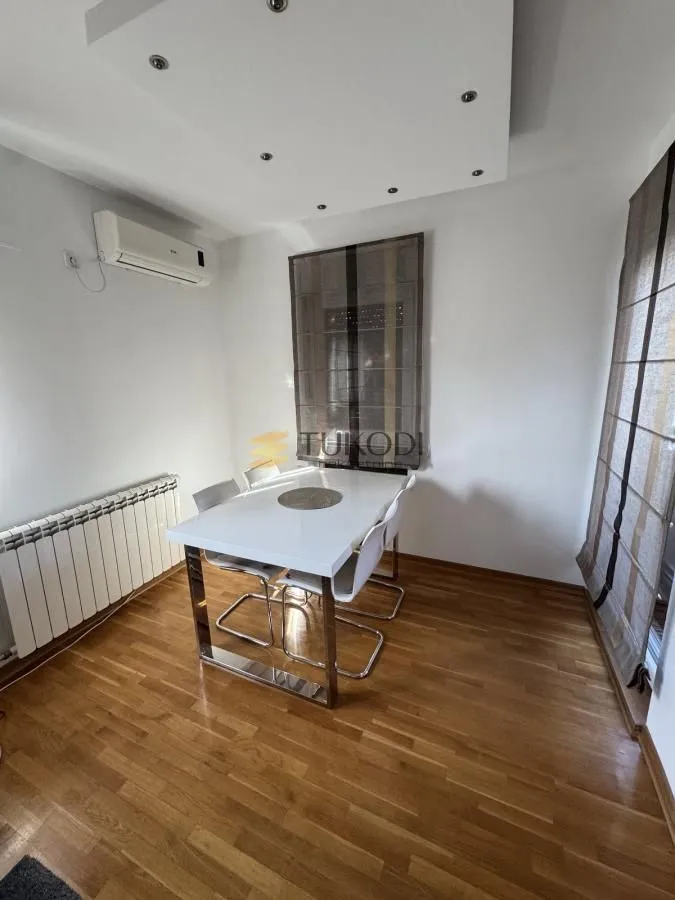 Izdavanje, dvosoban stan, 52m², Zemun Gornji Grad, Zemun Sve Podlokacije