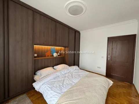 Rent, four bedroom apartment, 163m², Savski Venac, Beograd - image 20