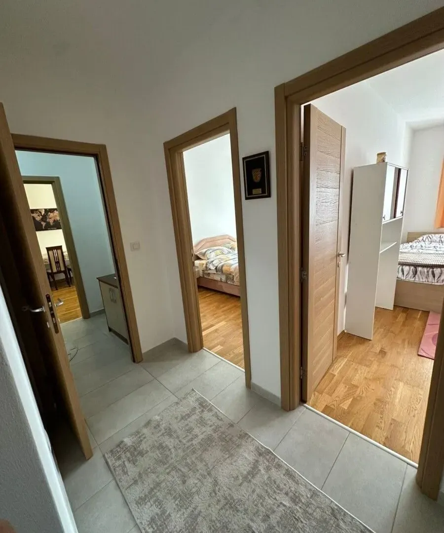 Izdavanje, dvosoban stan, 66m², Stari Aerodrom, Podgorica