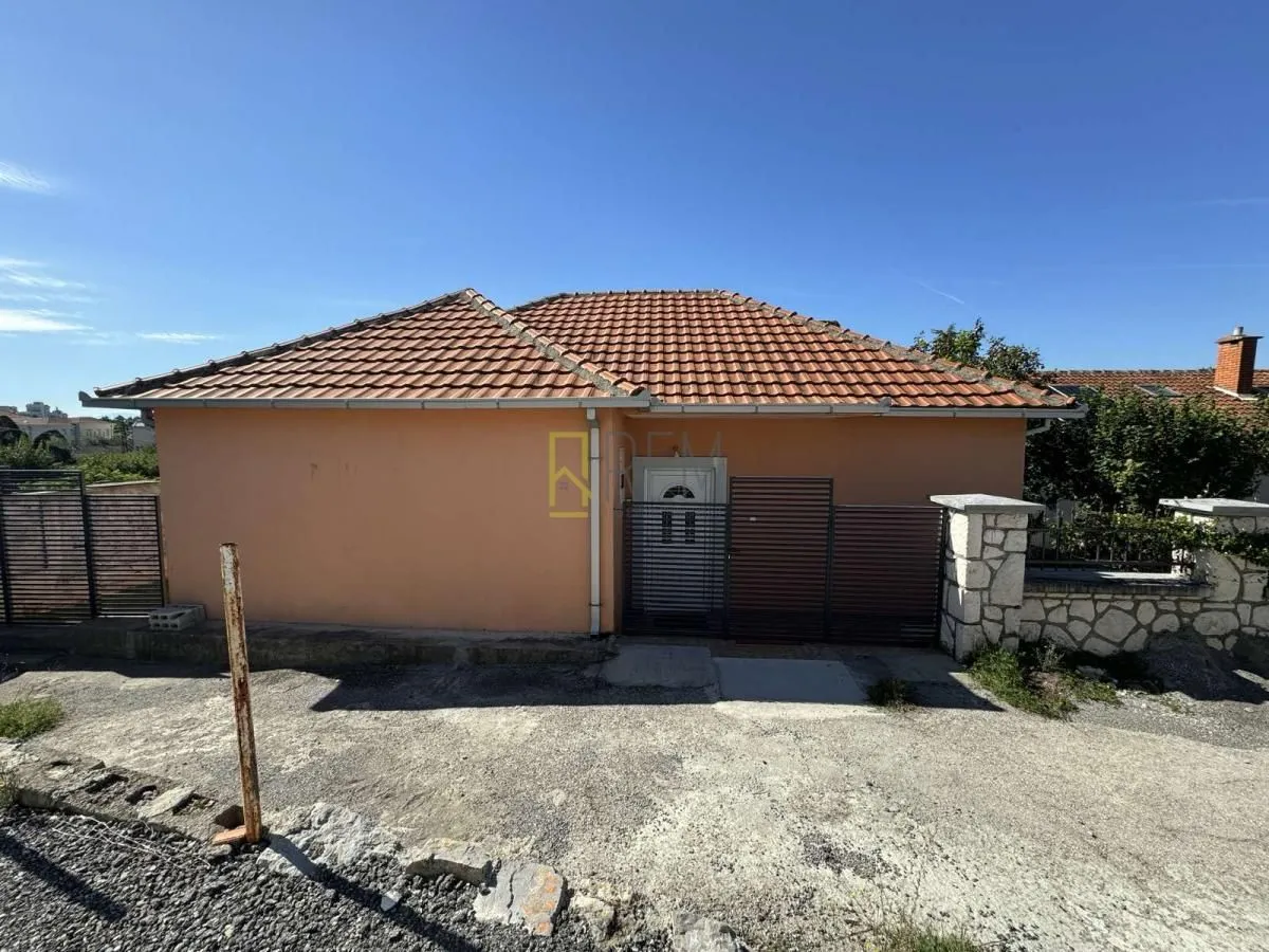 Rent, house, 100m², Centar, Podgorica